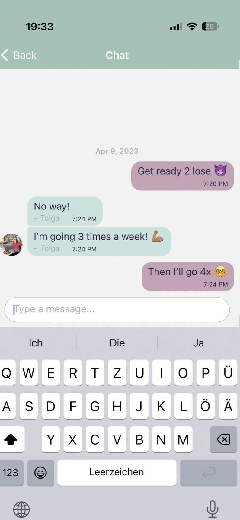 Gruppenchat einer Challenge mit Nachrichten wie „Get ready 2 lose“ und „I’m going 3 times a week!“.